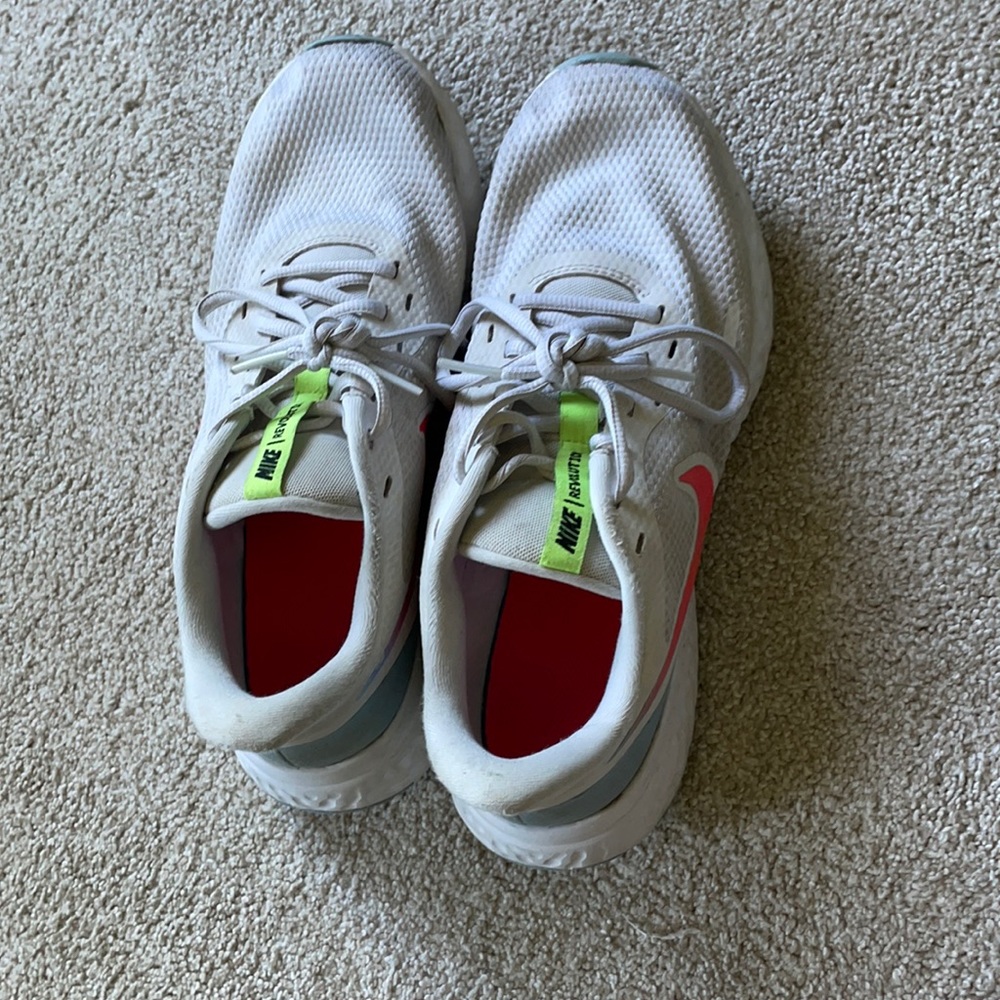 Nike revolutions
